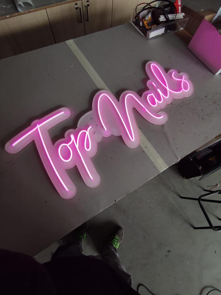 Scritte LED Personalizzate - Neon Max Insegne Luminose