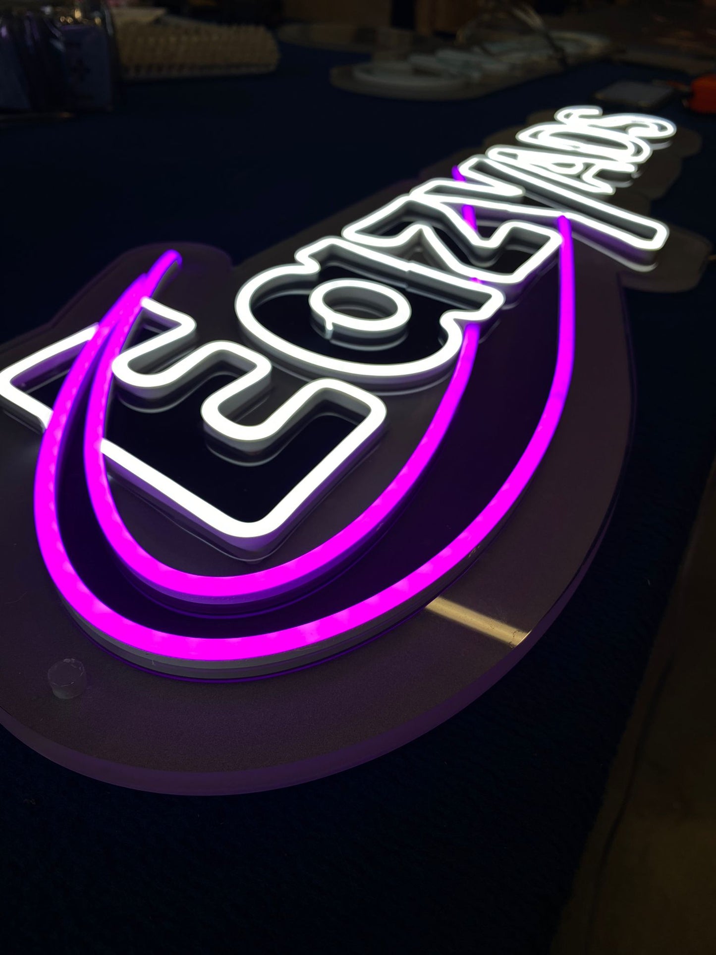 Logo neon led personalizzato